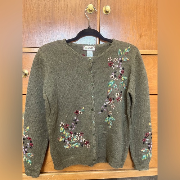 tiara international Sweaters - vtg y2K embroidered cottagecore cardigan sweater • beaded • Tiara International•